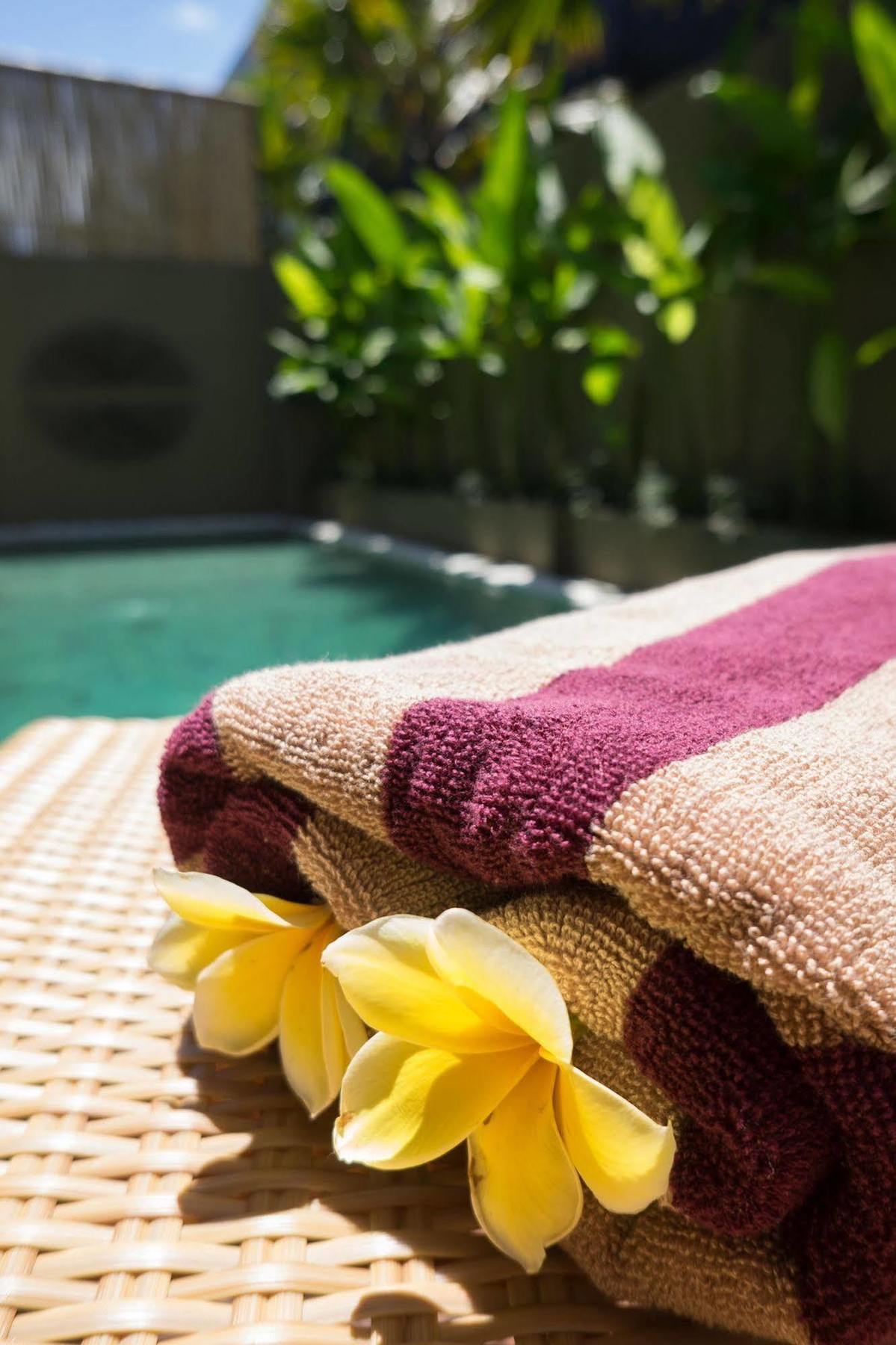The Kumpi Villas Seminyak Exteriör bild